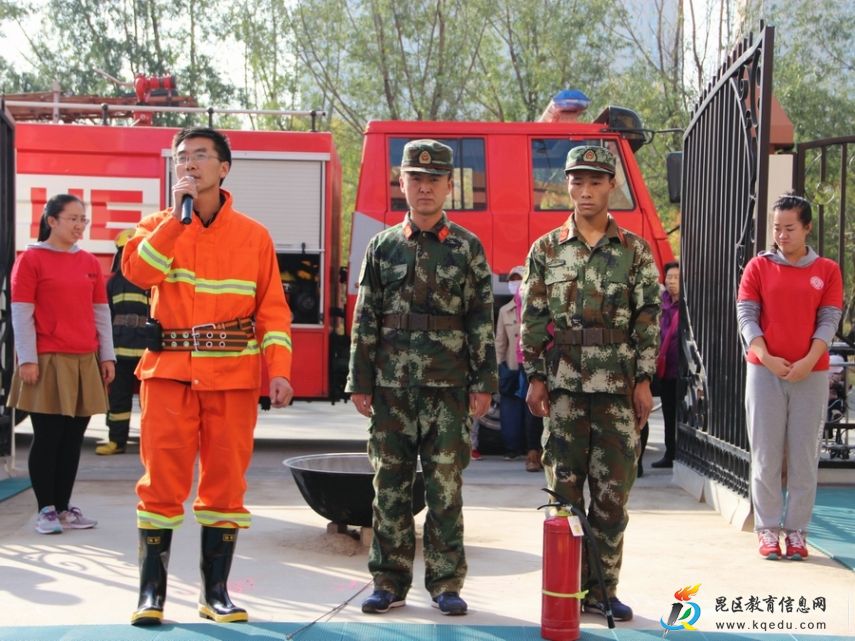 讲解灭火器使用方法1.JPG